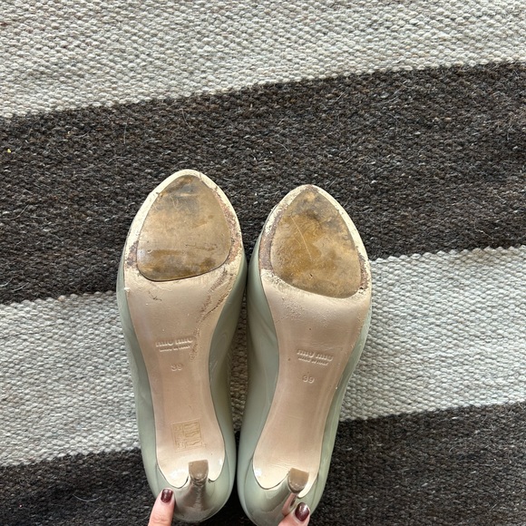 Miu Miu peep toe stilettos in light grey, size 9 - Picture 4 of 7